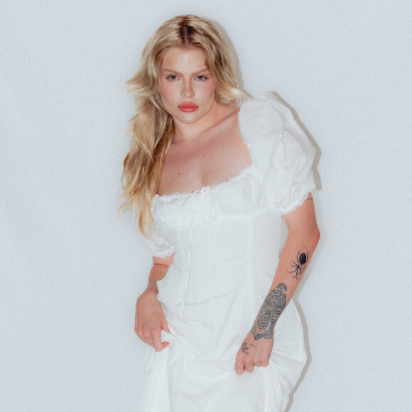 Luísa Sonza nas suas redes sociais se manteve focada em divulgar sua música e shows enquanto internautas a criticavam por postura no 'Fantástico'