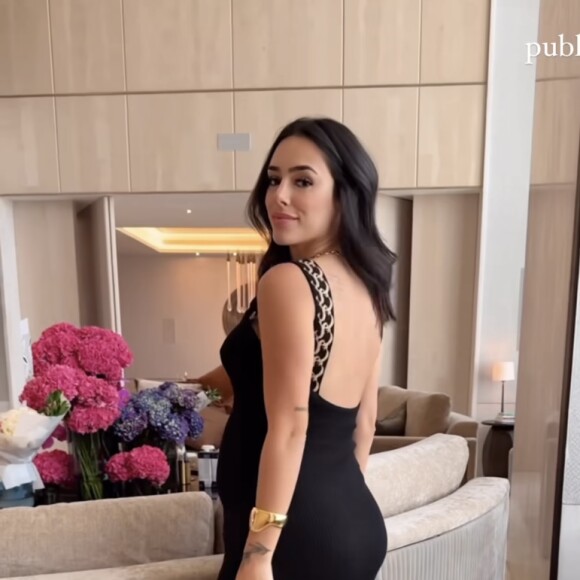Bruna Biancardi surge deslumbrante com vestido preto da marca brasileira Carmen Steffens nas redes sociais