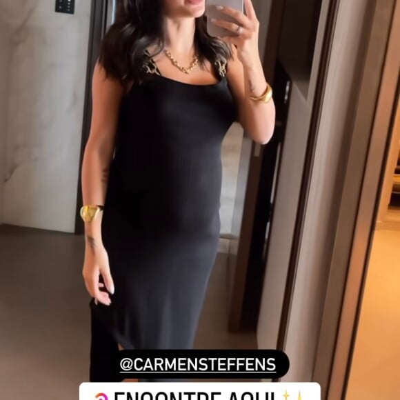 Bruna Biancardi aparece com vestido midi canelado com alça personalizada com jacquard da Carmen Steffens para ir jantar