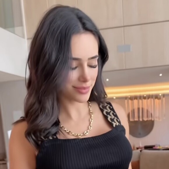 Bruna Biancardi usa vestido da Carmen Steffens que custa 1.399,90 reais no site oficial da marca brasileira