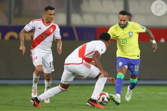 Neymar sofreu uma lesão grave no joelho durante partida de Brasil x Uruguai nas Eliminatórias da Copa do Mundo 2026 e chegou a deixar o estádio chorando e usando muletas