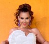Fernanda Souza usou top Morena Rosa e saia NK Store junto com a sandália Arezzo