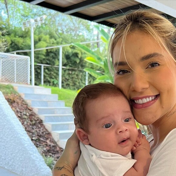 Virgínia recebeu duras críticas de uma internauta e o print foi parar no perfil Alfinetei: 'Faz o maior festão pro aniversário da Maria Flor e só mostra a Maria Alice. A diferença é clara'