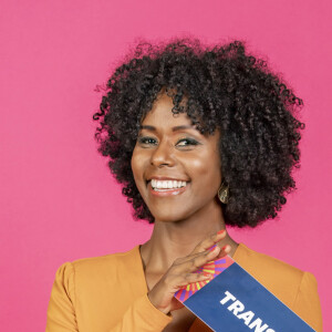 Maju Coutinho: chamar uma mulher negra de 'morena' é uma forma de apagamento da identidade e reflete uma época em que se achava que poderia ser ofensivo chamar de negro