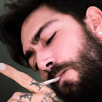 Influenciador que morreu após queda de bicicleta era conhecido por fazer humor com maconha. Saiba quem foi Tassio Bacelar