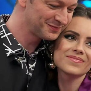 Sandy e Lucas Lima foram no Altas Horas após anunciarem o divórcio e a cantora mostrou certo desconforto