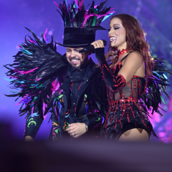 Anitta aceita convite de Xand e participa fantasiada de vampira do Aviões Fantasy O Halloween