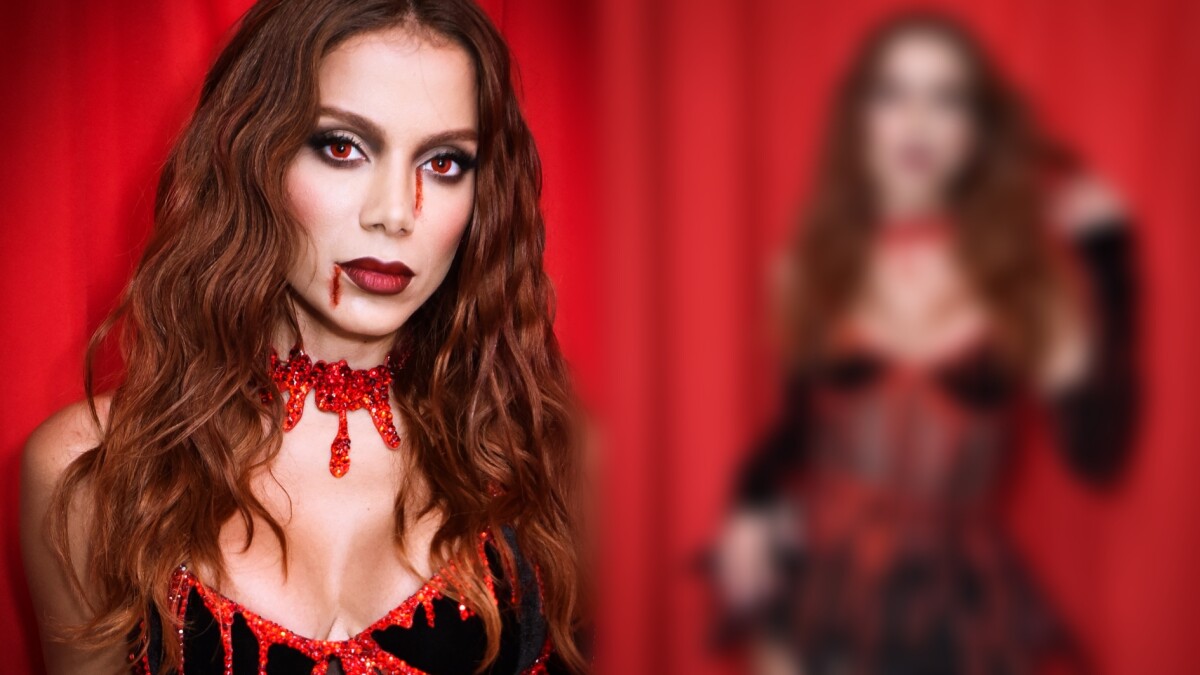 Anitta faz aparição surpresa em 'Aviões Fantasy' e arranca elogios com  fantasia de vampira 