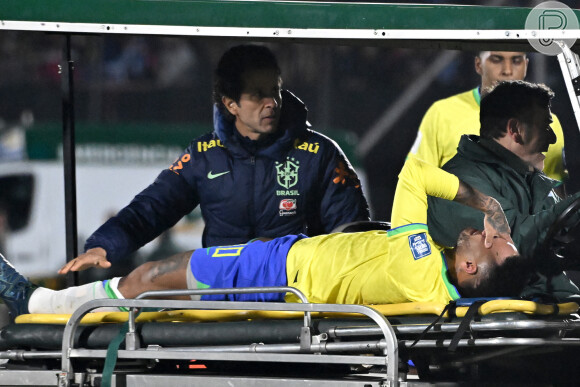 Neymar sofreu uma ruptura do ligamento cruzado anterior durante a partida da Seleção Brasileira contra o Uruguai, no último dia 17