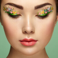 Tendências de maquiagem Primavera/Verão: Descubra como realçar sua beleza com cores vibrantes e sofisticadas!