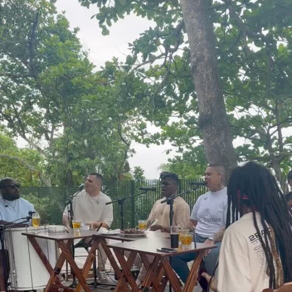 Festa do filho de Luciano Huck e Angelica teve o pagode do grupo Di Propósito