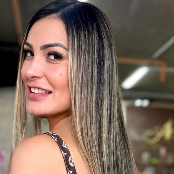 Andressa Urach falou sem titubear sobre sua experiência como garota de programa