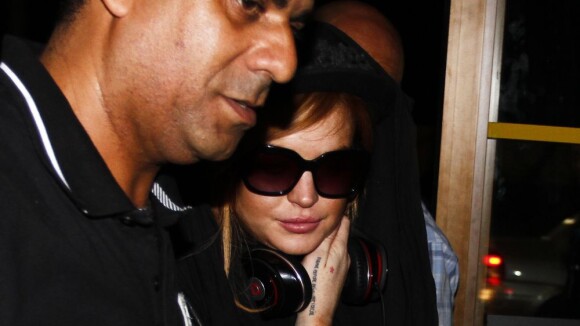 Lindsay Lohan se despede do Brasil e embarca de volta para os Estados Unidos