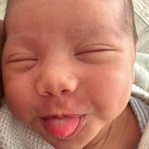 Filha de Bruna Biancardi e Neymar, Mavie encantou a web mostrando a língua em foto postada pela mãe