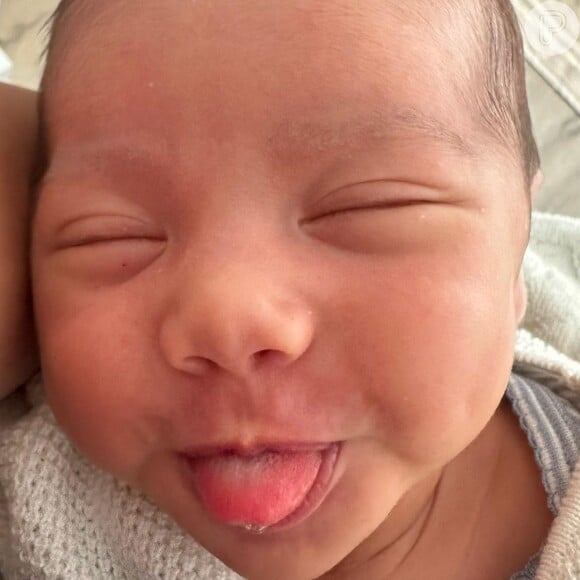 Filha de Bruna Biancardi e Neymar, Mavie encantou a web mostrando a língua em foto postada pela mãe