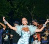 Sabrina Sato esbanja estilo em vestido de 6 mil reais para samba no Rio de Janeiro
