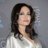 Angelina Jolie exagerou na maquiagem em aparição no Critics' Choice Movie Awards 2015, no início do ano. O resultado foi o famoso efeito 'panda invertido'