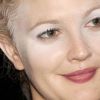 Drew Barrymore também já foi alvo de contrangimentos na hora de se maquiar