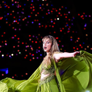 Adiamento do show de Taylor Swift no Brasil foi motivado por questões climáticas e pela morte de uma fã na última sexta (17)