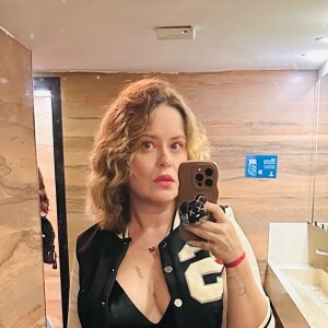 Mari Bridi adora um look com a barriga de fora!