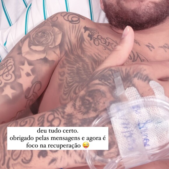 Neymar está se recuperando de sua cirurgia no joelho no Brasil