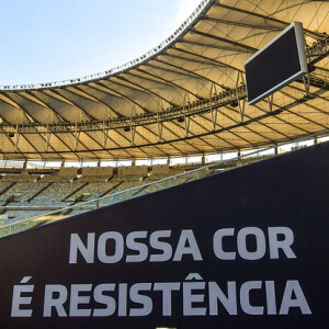 Torcida brasileira lembrou atitude racista da torcida argentina em jogos contra o Brasil