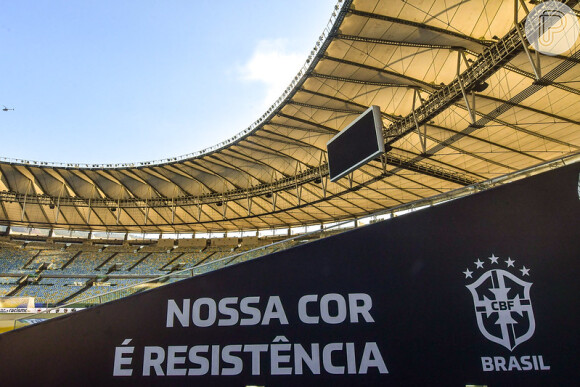 Torcida brasileira lembrou atitude racista da torcida argentina em jogos contra o Brasil