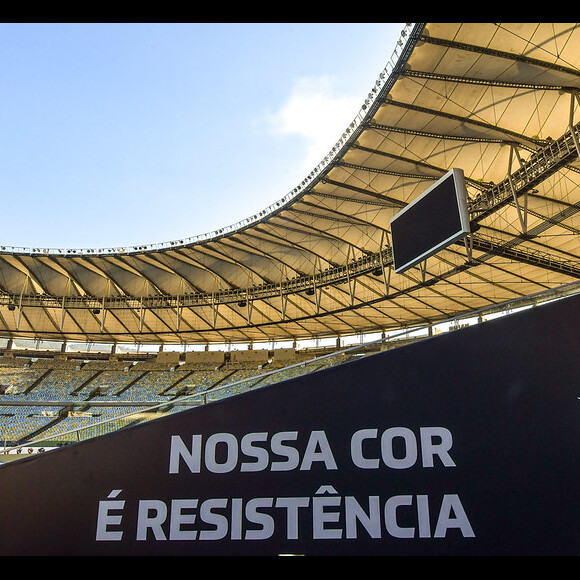 Torcida brasileira lembrou atitude racista da torcida argentina em jogos contra o Brasil