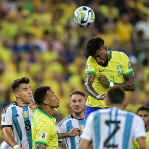 Lionel Messi deixou internautas furiosos com crítica à torcida argentina: 'Repressão contra os argentinos? E eles são santos???? E quando seu povo Argentino chama os brasileiros de macaco, o que que vc faz, filho da Fifa'