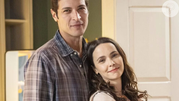 Marino (Leandro Lima) e Lucinda (Debora Falabella) ficam noivos no resumo de 'Terra e Paixão' de 27 de novembro a 02 de dezembro.