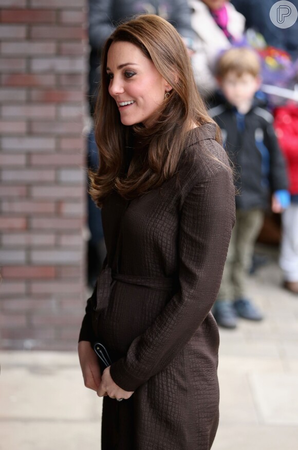 Apesar de estar grávida, o vestido usado por Kate Middleton não é da linha para gestantes