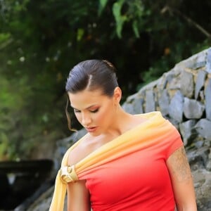 Andressa Suita arrasou em vestido curto dégradé de R$ 27 mil usado antes por Sabrina Sato