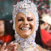 Unânime! Viviane Araujo abusa da transparência em desfile e é enaltecida por musas de outras escolas: 'Rainha das rainhas'