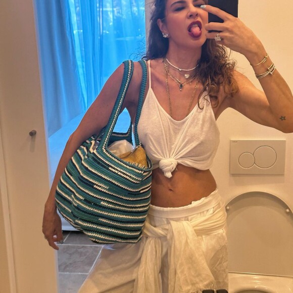 Luciana Gimenez recebeu duras críticas de seguidoras após vestido para lá de sensual