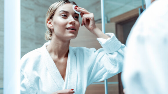 Cleansing oil: Os 3 melhores para remover a maquiagem, limpar e repor nutrientes da pele