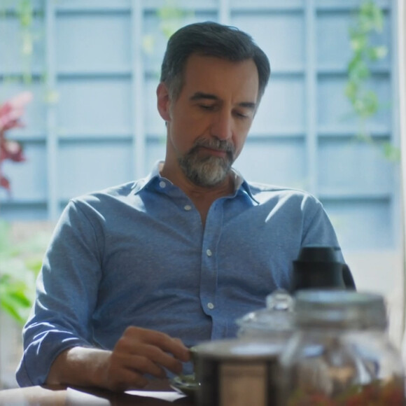 Na novela 'Terra e Paixão', Ademir (Charles Fricks) foi baleado a mando de Irene (Gloria Pires)