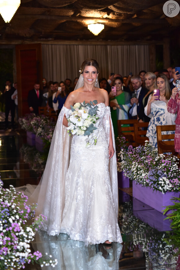 Retrospectiva 2023: Cacau Colucci usou um vestido de noiva estilo de princesa em seu casamento em janeiro