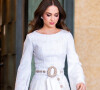 A princesa Iman em festa de seu pré-casamento usou um look com cinto que foi da mãe, Rainha Rania