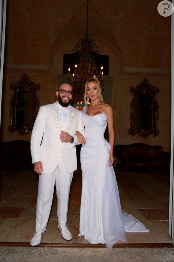 Casamento de milhões merece um vestido de noiva de luxo como foi o de Tatiane Barbieri