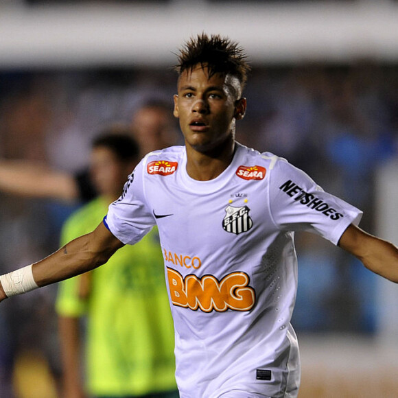 'Aposenta a 11 até quando eu voltar': Presidente do Santos revela pedido surpreendente de Neymar após queda do time para série B