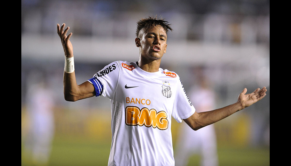 Neymar reage ao rebaixamento do Santos para a Série B do