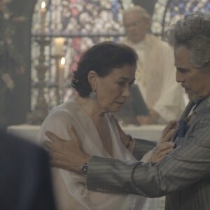 César (Leopoldo Pacheco) interrompe casamento de Bebel (Lilia Cabral) e Nero (Edson Celulari) em Fuzuê