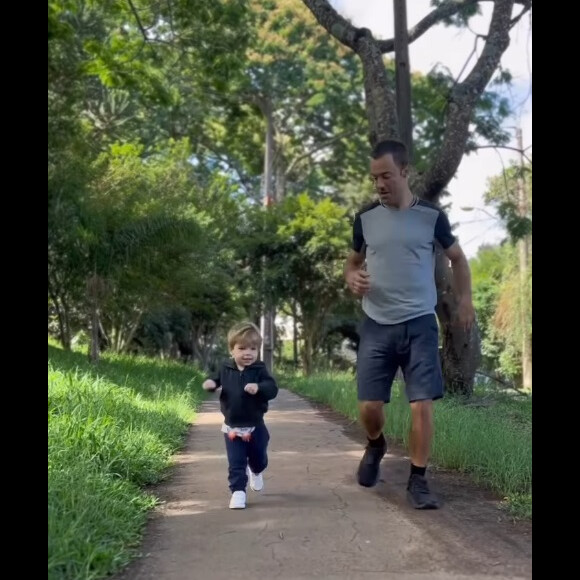 Kayky Brito compartilhou vídeo brincando com o filho, Kael, de 2 anos