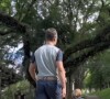 Kayky Brito chega a dar uma 'corridinha' em parque com o filho, Kael