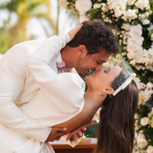 Larissa Manoela e André Luiz Frambach pegaram os fãs de surpresa após anunciarem casamento depois de um ano de noivado