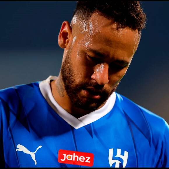Fora do Al-Hilal, Neymar é esquecido em ranking com TOP 100 no futebol de revista internacional