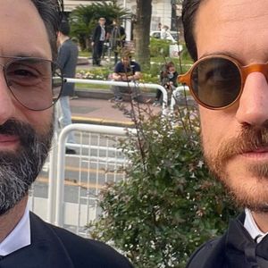 Casamento de Marco Pigossi e Marco Calvani é revelado; ator e diretor estão juntos há três anos