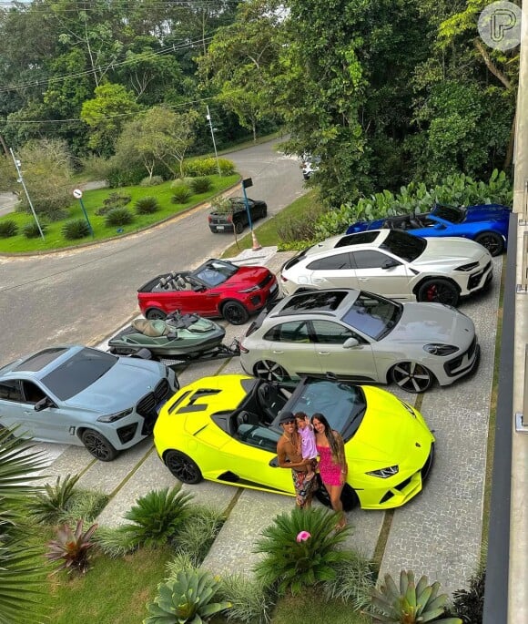Influencer Buzeira tem três carros Lamborghini em sua garagem fora outros itens de luxo