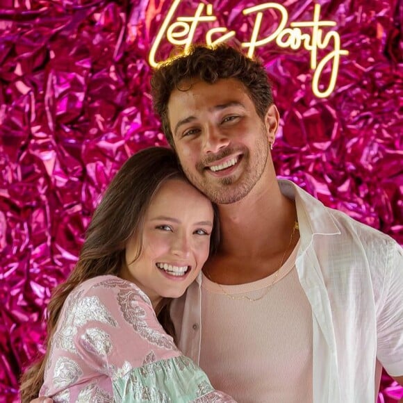 André Luiz Frambach manda indireta aos pais de Larissa Manoela em aniversário da atriz