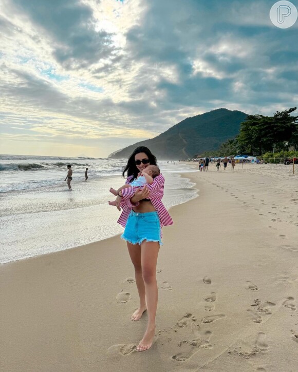 Bruna Biancardi compartilhou foto com a filha, Mavie, no litoral de SP